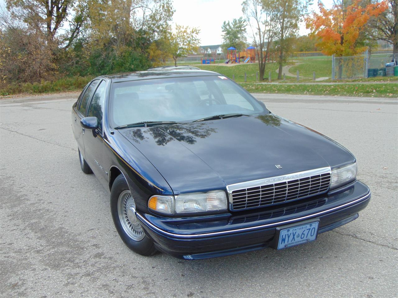 Chevrolet-Caprice-1991-Dark-Sapphire-Federal-Blue