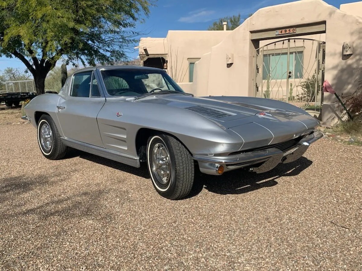 Chevrolet-Corvette-1963-Silver-Black