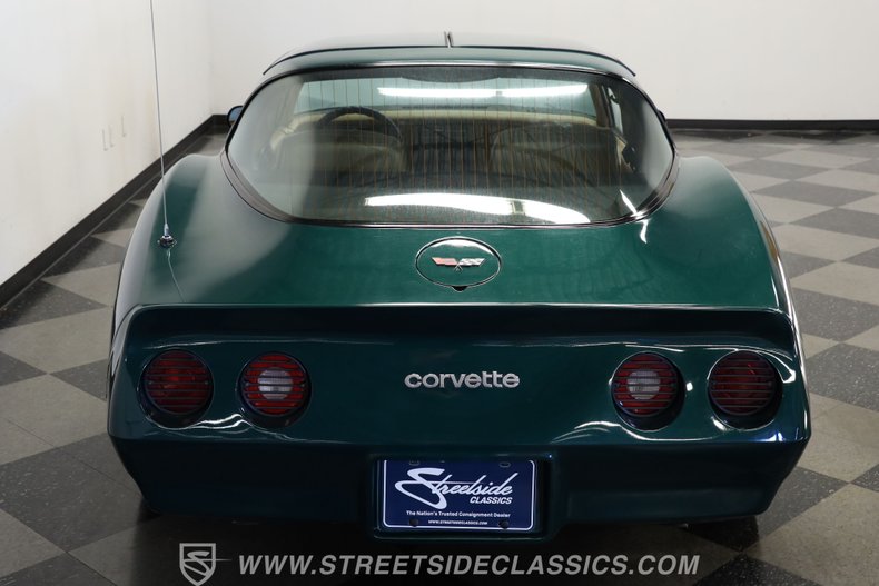 Chevrolet-Corvette-1982-Green-Tan-18
