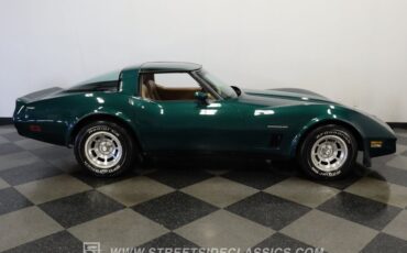 Chevrolet-Corvette-1982-Green-Tan-2