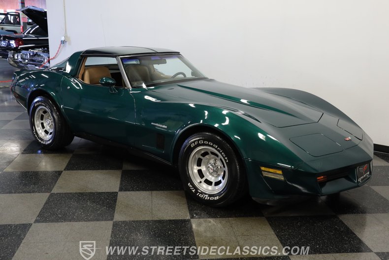 Chevrolet-Corvette-1982-Green-Tan-21