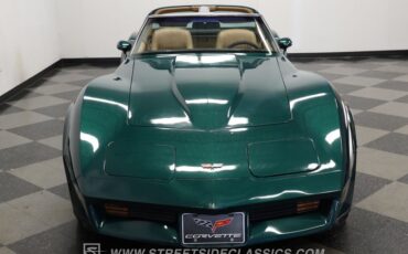 Chevrolet-Corvette-1982-Green-Tan-23