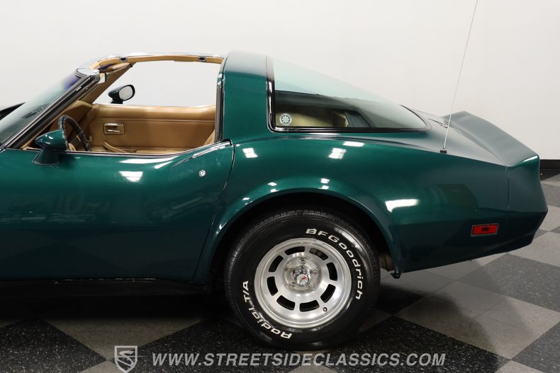 Chevrolet-Corvette-1982-Green-Tan-29