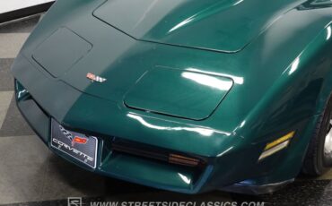Chevrolet-Corvette-1982-Green-Tan-3