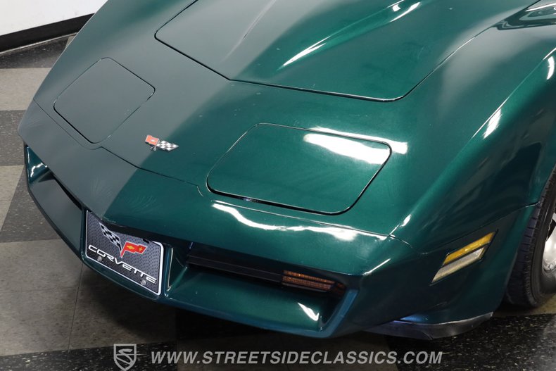 Chevrolet-Corvette-1982-Green-Tan-3
