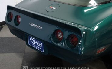 Chevrolet-Corvette-1982-Green-Tan-30