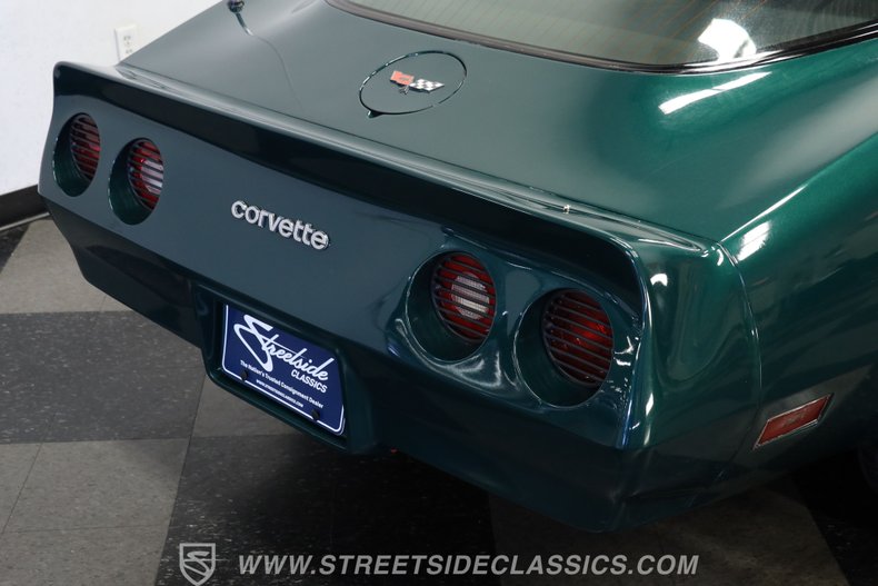 Chevrolet-Corvette-1982-Green-Tan-30