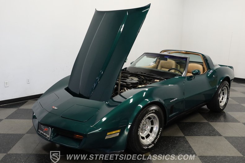 Chevrolet-Corvette-1982-Green-Tan-31