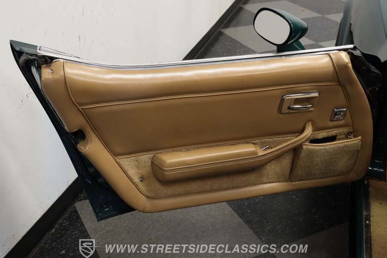 Chevrolet-Corvette-1982-Green-Tan-33