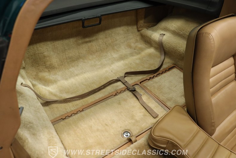 Chevrolet-Corvette-1982-Green-Tan-37