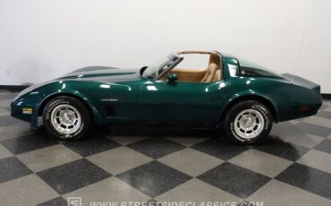 Chevrolet-Corvette-1982-Green-Tan