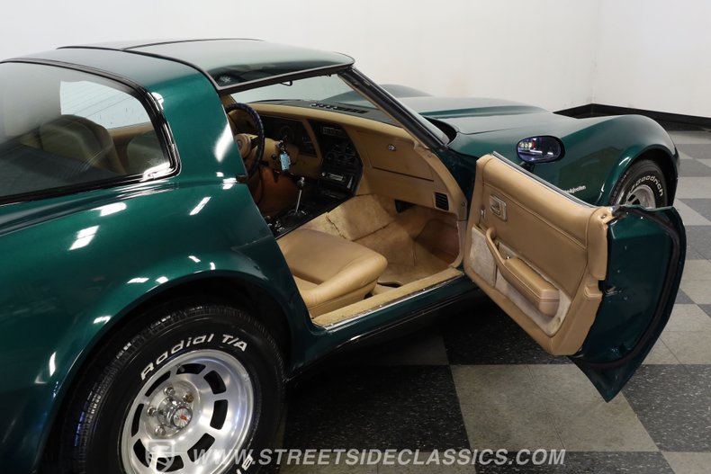 Chevrolet-Corvette-1982-Green-Tan-42