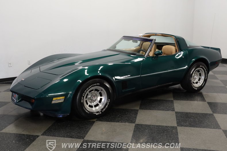 Chevrolet-Corvette-1982-Green-Tan-43