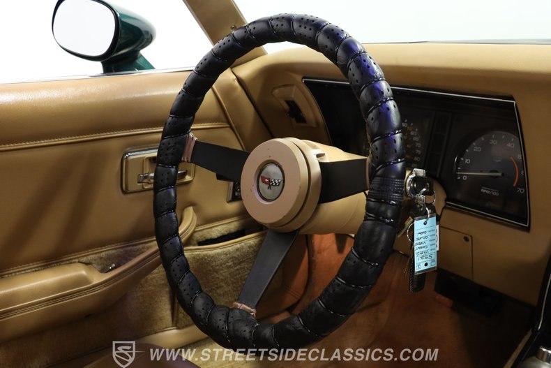 Chevrolet-Corvette-1982-Green-Tan-49