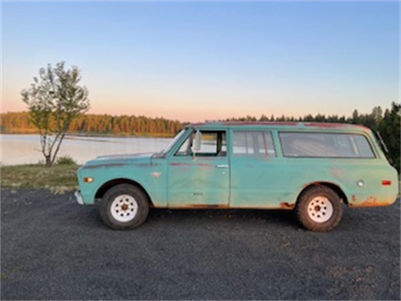 Chevrolet-Suburban-1968-Teal-TealBrown