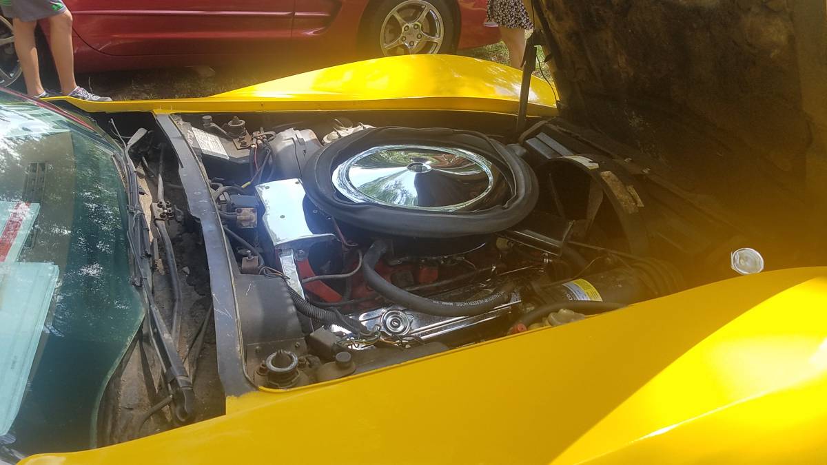Chevrolet-corvette-1973-yellow