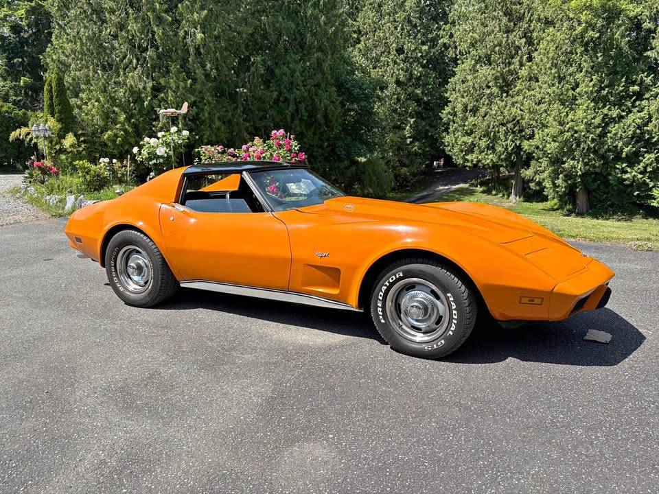 Chevrolet-corvette-coupe-1977