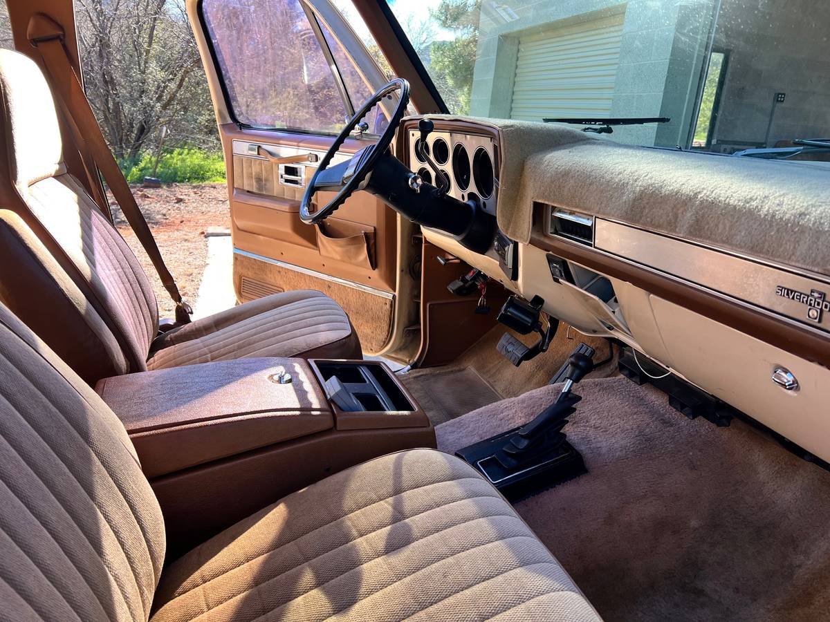 Chevrolet-suburban-v1500-12-ton-1988-brown-4