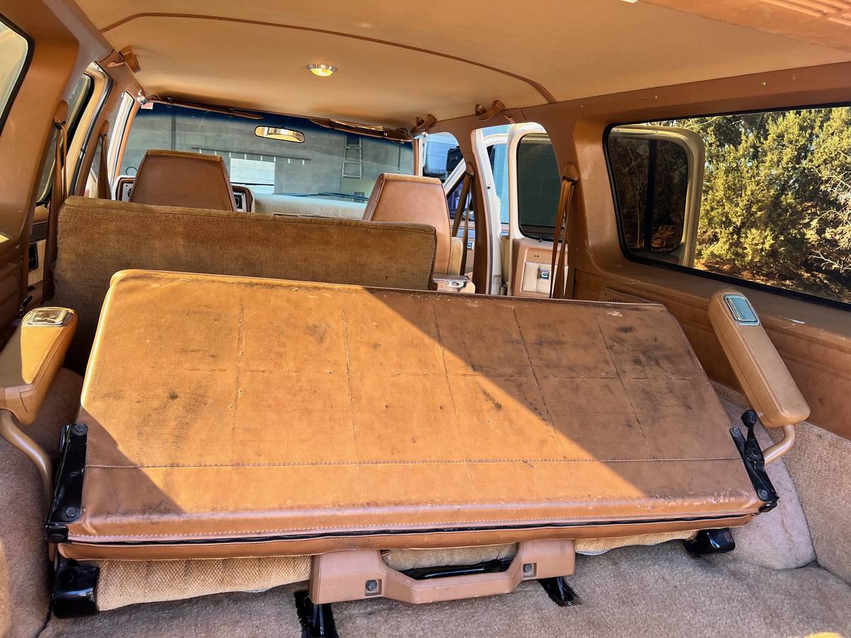 Chevrolet-suburban-v1500-12-ton-1988-brown-8