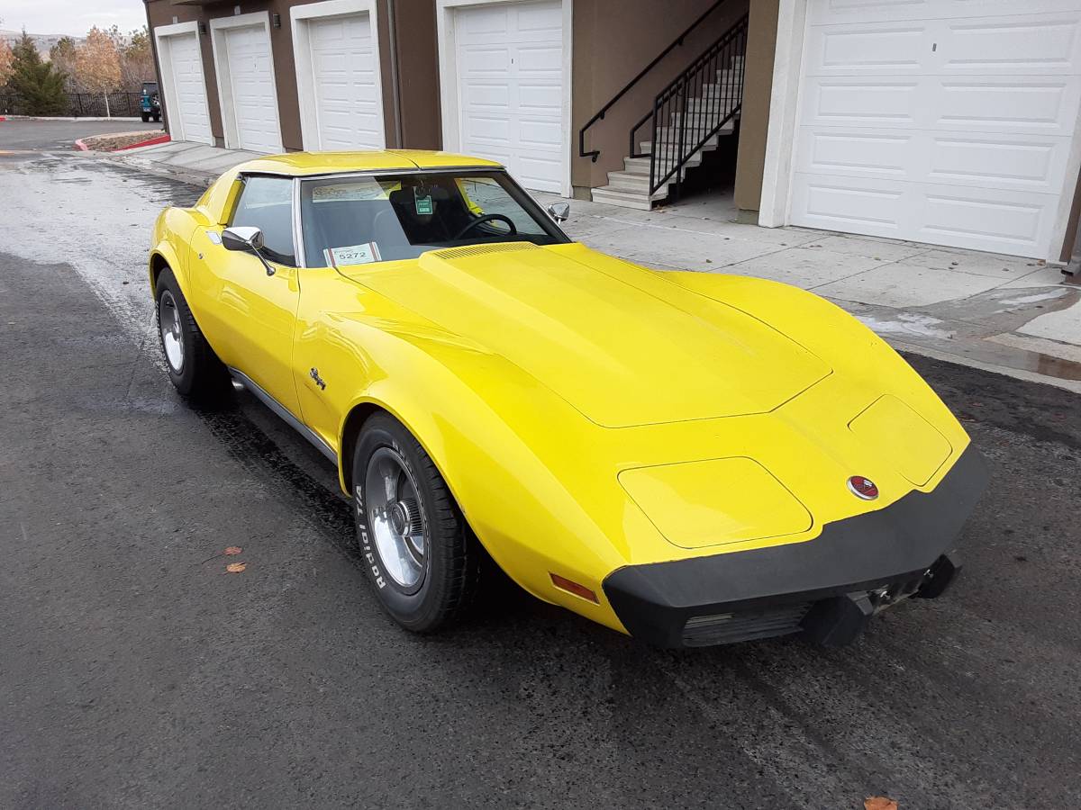 Chevy-corvette-1976-yellow
