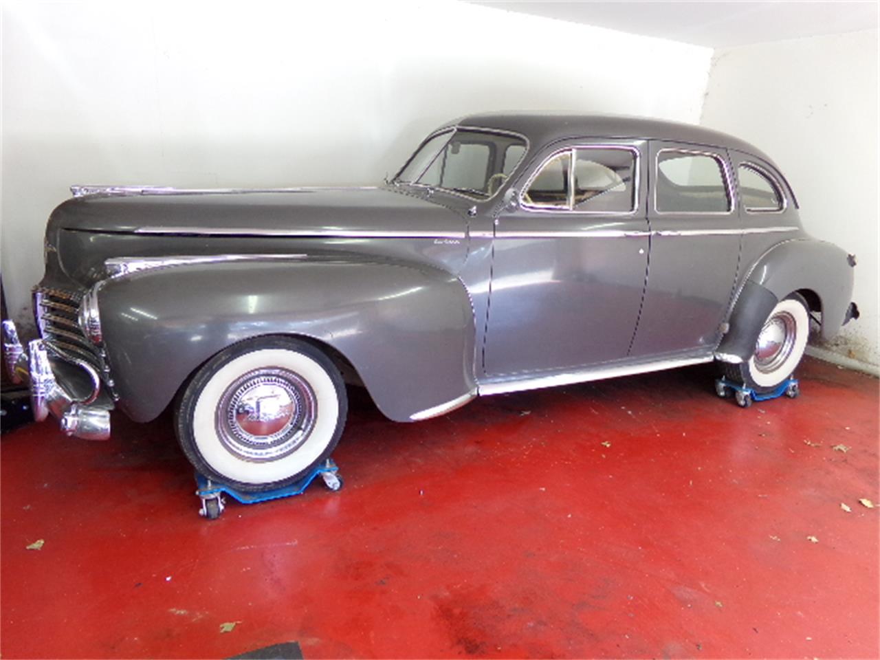 Chrysler-New-yorker-1941-Grey