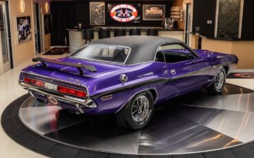 Dodge-Challenger-1970-Coupe-13