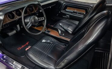 Dodge-Challenger-1970-Coupe-2