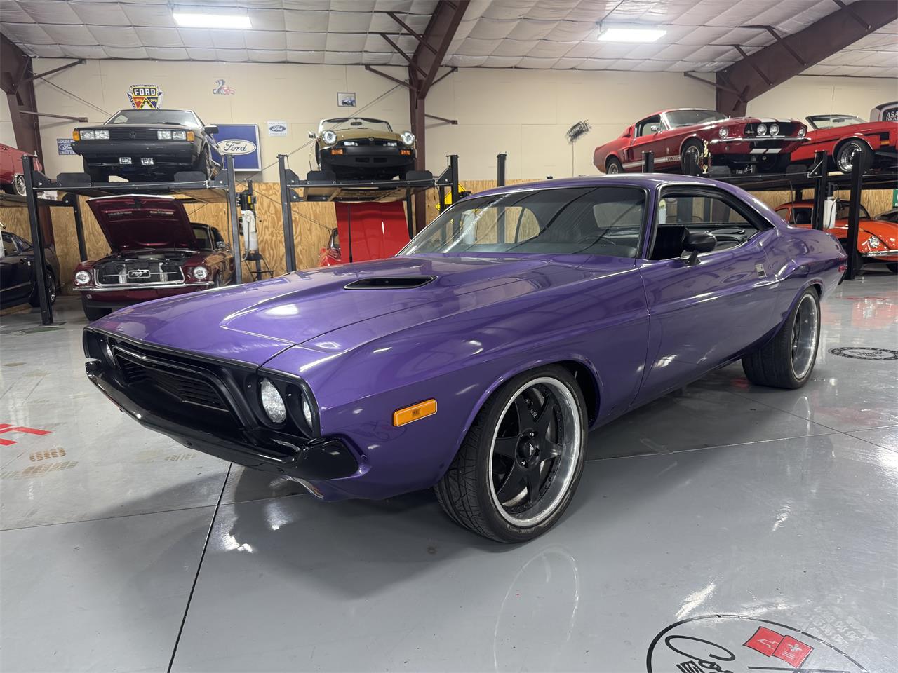 Dodge-Challenger-1973-Plum-Crazy-Black