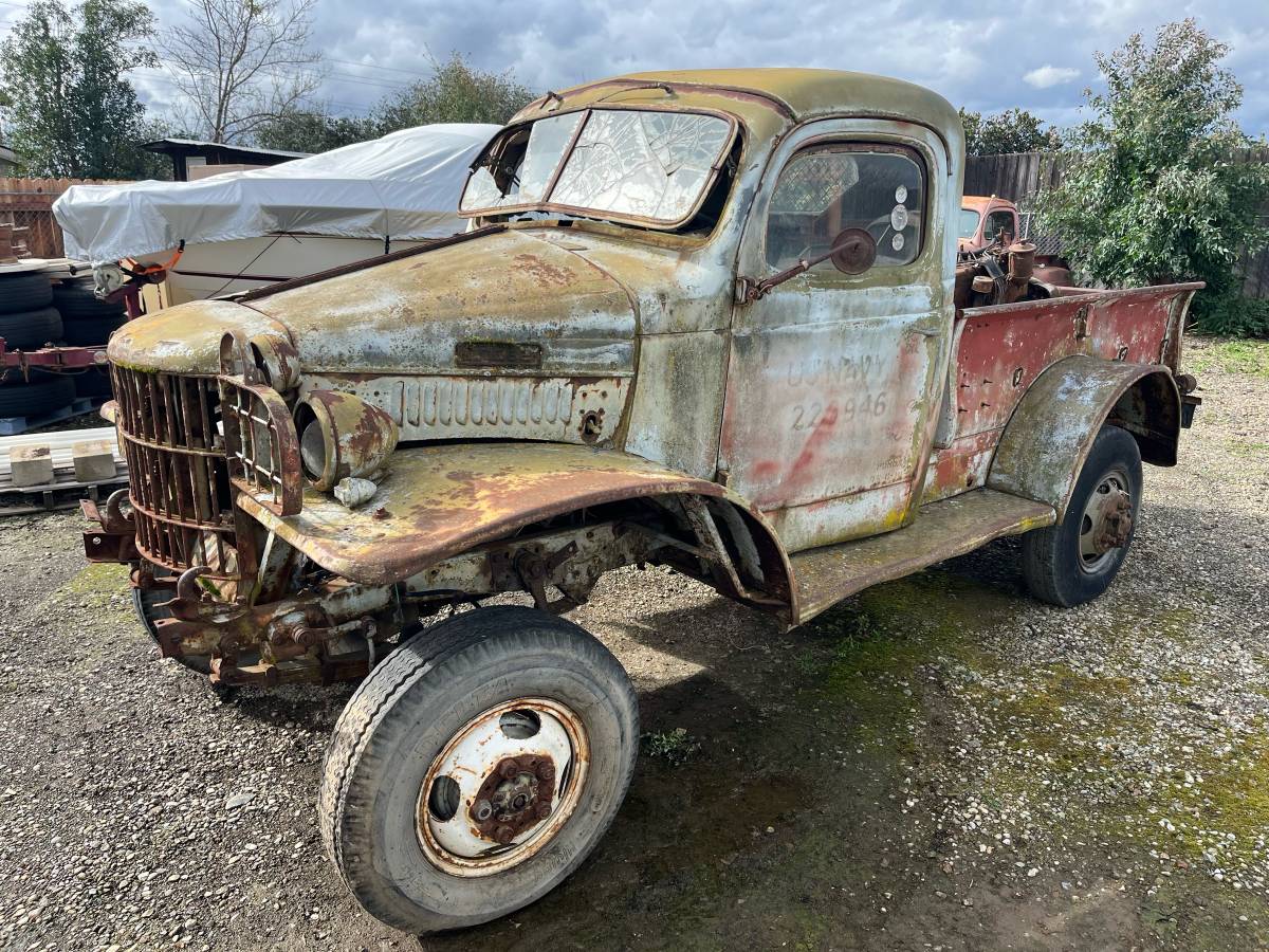 Dodge-power-wagon-1947-grey