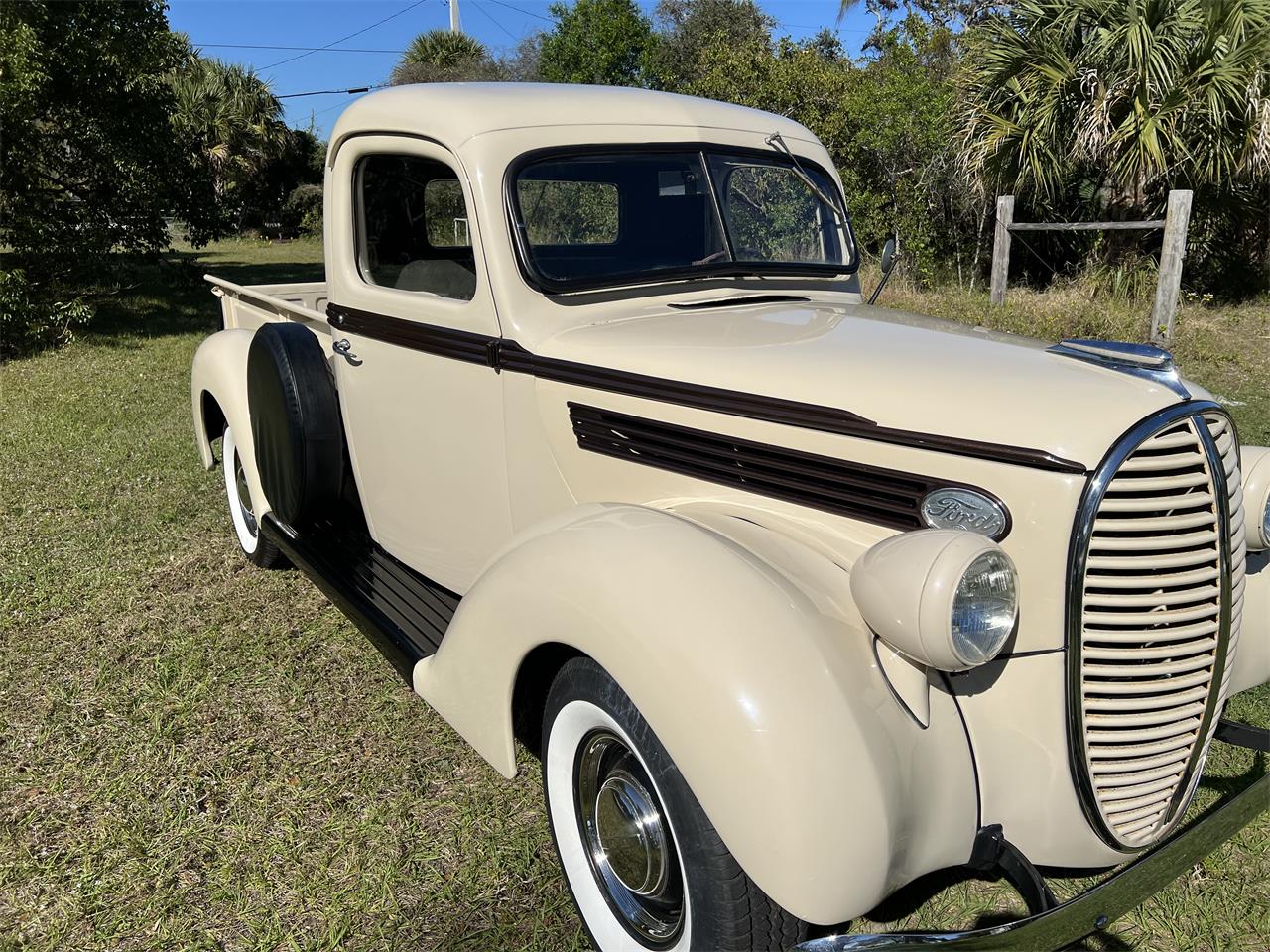 Ford-12-ton-pickup-1939-Tan-Tan