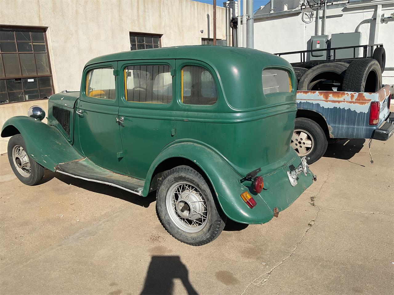 Ford-4-dr-sedan-1934-Dark-Green-Tan