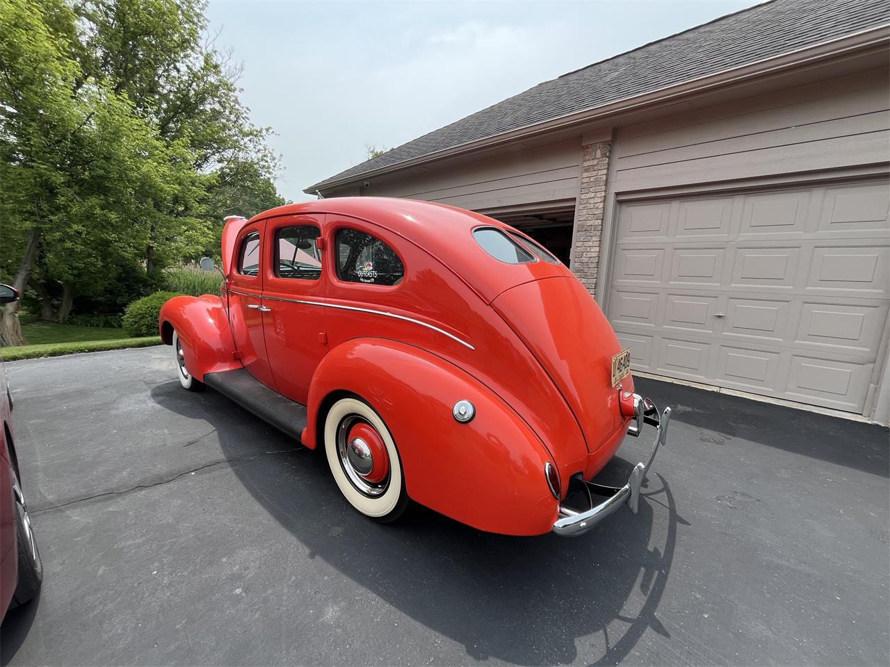 Ford-4-dr-sedan-1939-Vermillion-Red-Tan