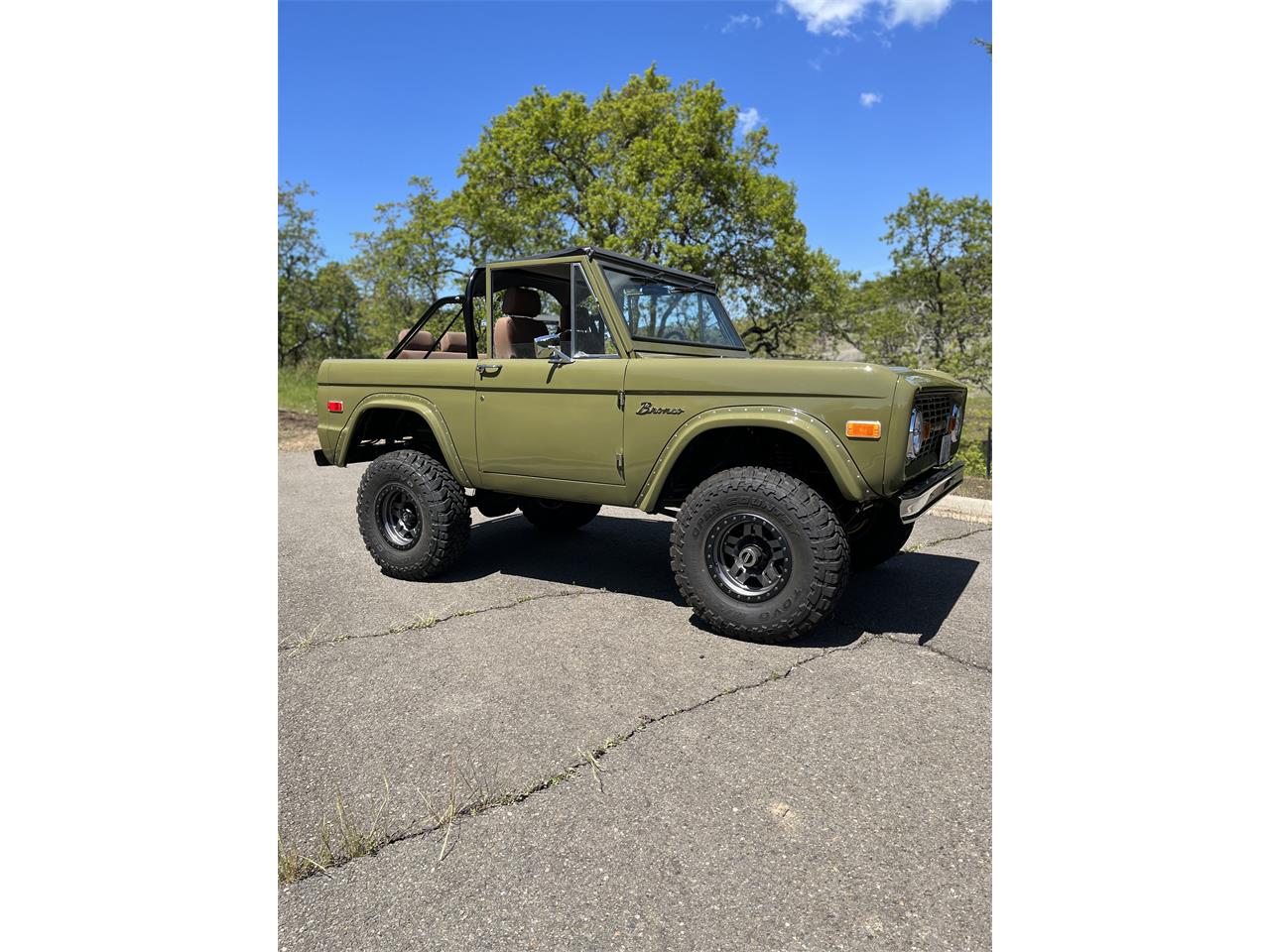 Ford-Bronco-1973-Green-Tan