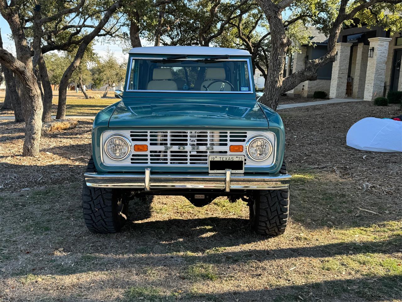 Ford-Bronco-1973-Teal-Parchment-White
