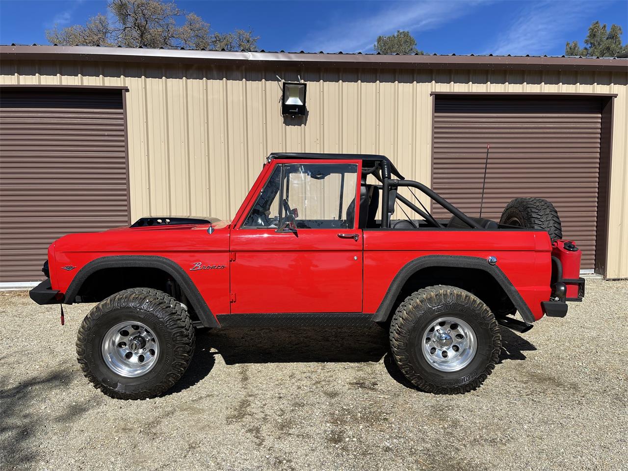 Ford-Bronco-1974-Red-Black