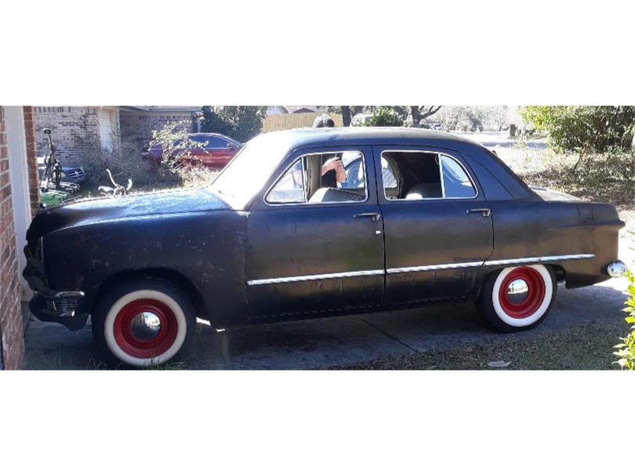 Ford-Custom-deluxe-1950-Black-Patina-White-Black