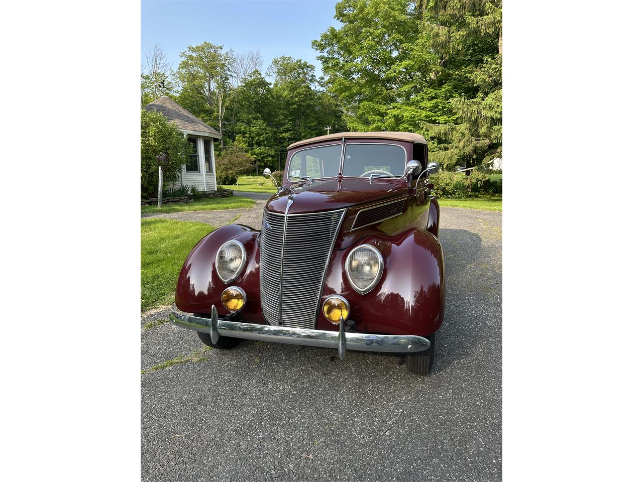 Ford-Deluxe-1937-Bright-Coach-Maroon-Tan