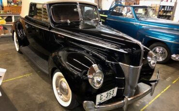 Ford-Deluxe-1940-Black-tan-1