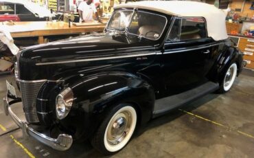 Ford-Deluxe-1940-Black-tan