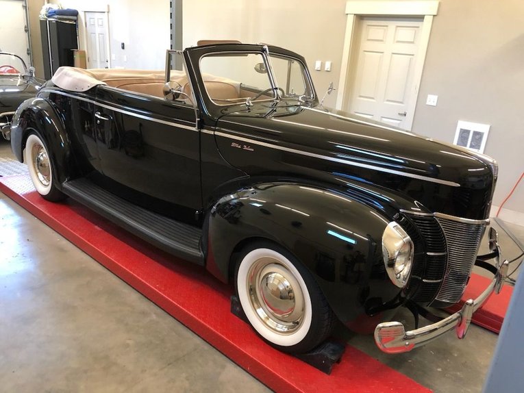 Ford-Deluxe-1940-Black-tan-4