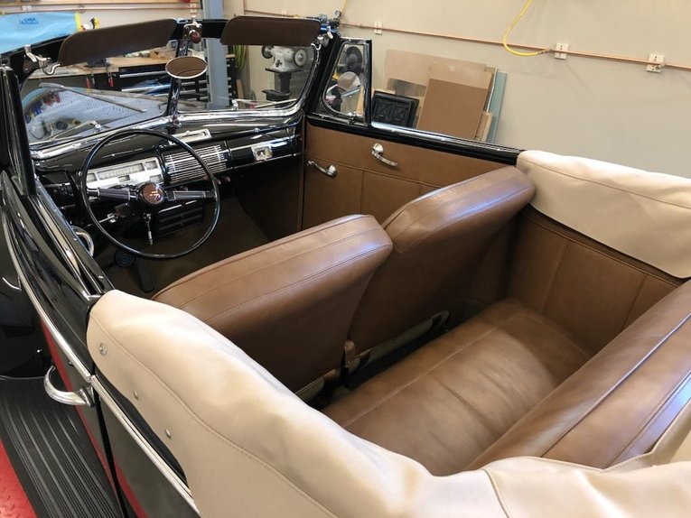 Ford-Deluxe-1940-Black-tan-5