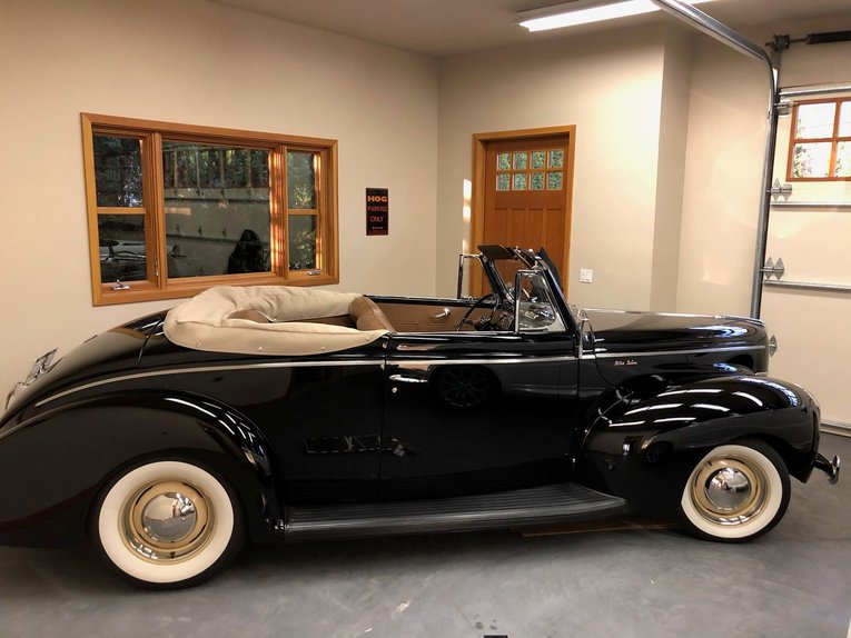 Ford-Deluxe-1940-Black-tan-7