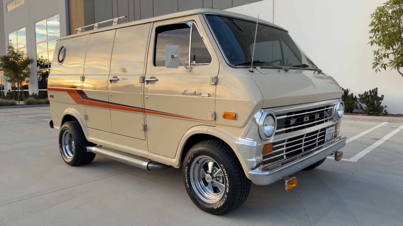 Ford-E-Series-Van-1973-Minivan-1