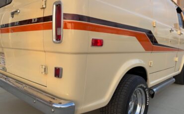 Ford-E-Series-Van-1973-Minivan-10