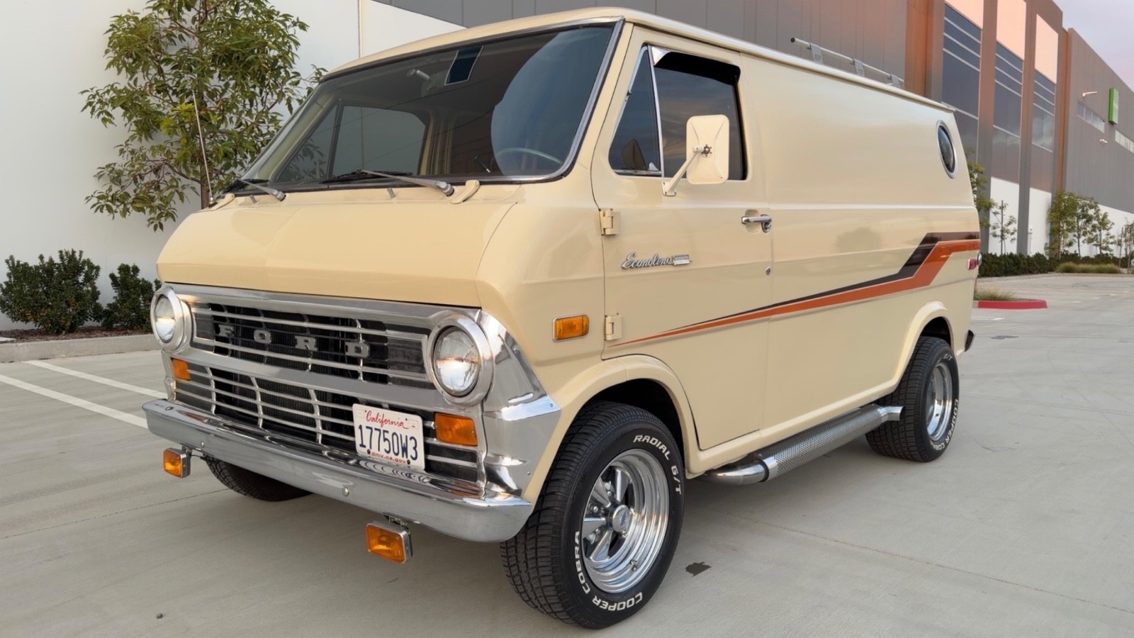 Ford-E-Series-Van-1973-Minivan-12