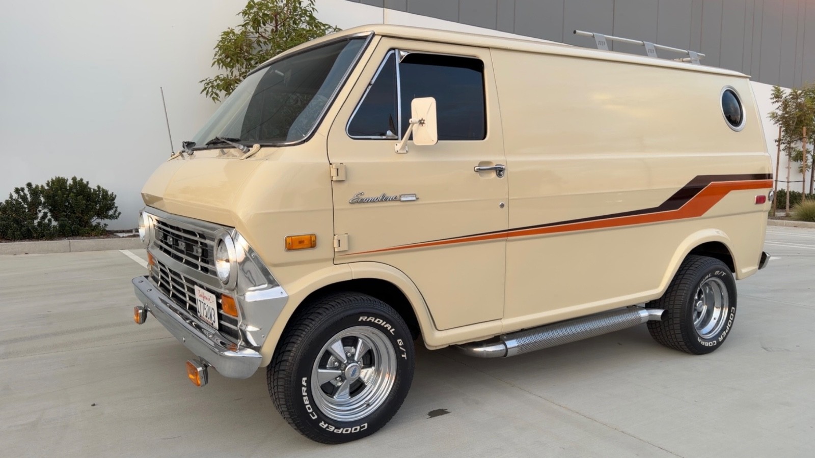 Ford-E-Series-Van-1973-Minivan-13