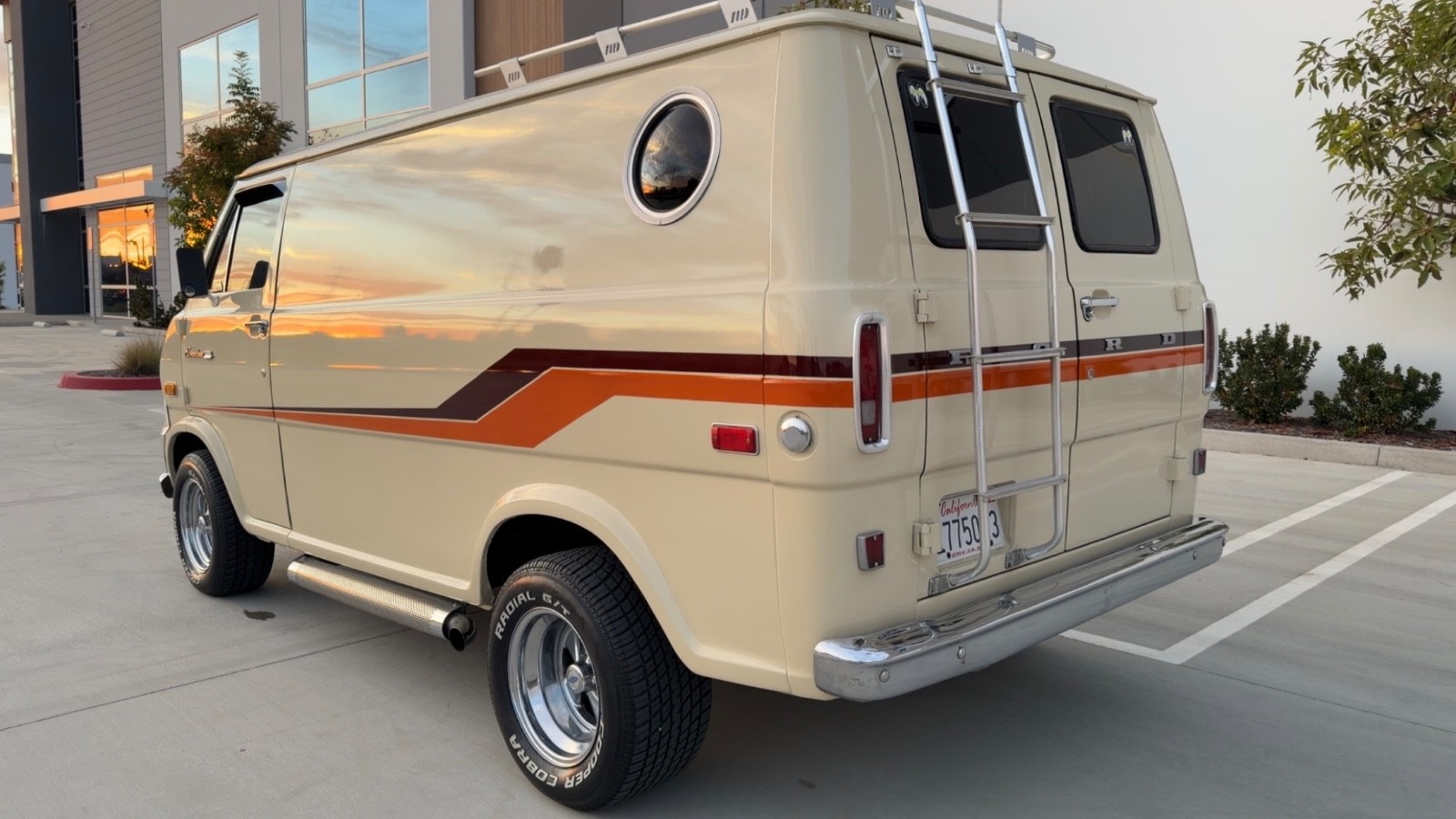 Ford-E-Series-Van-1973-Minivan-17