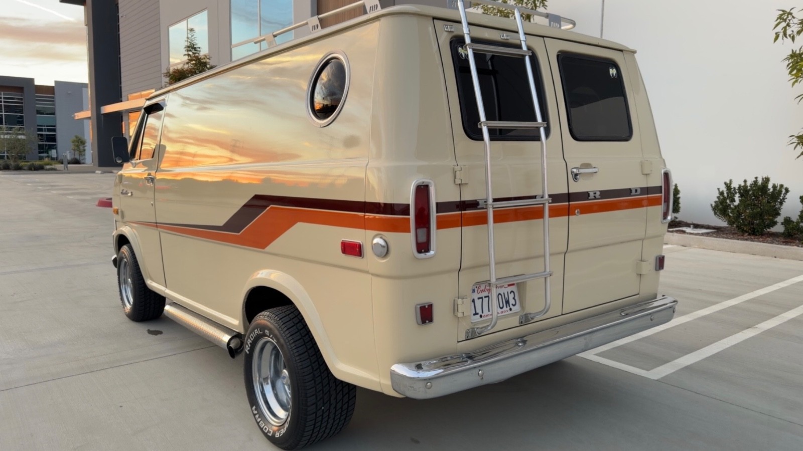 Ford-E-Series-Van-1973-Minivan-18