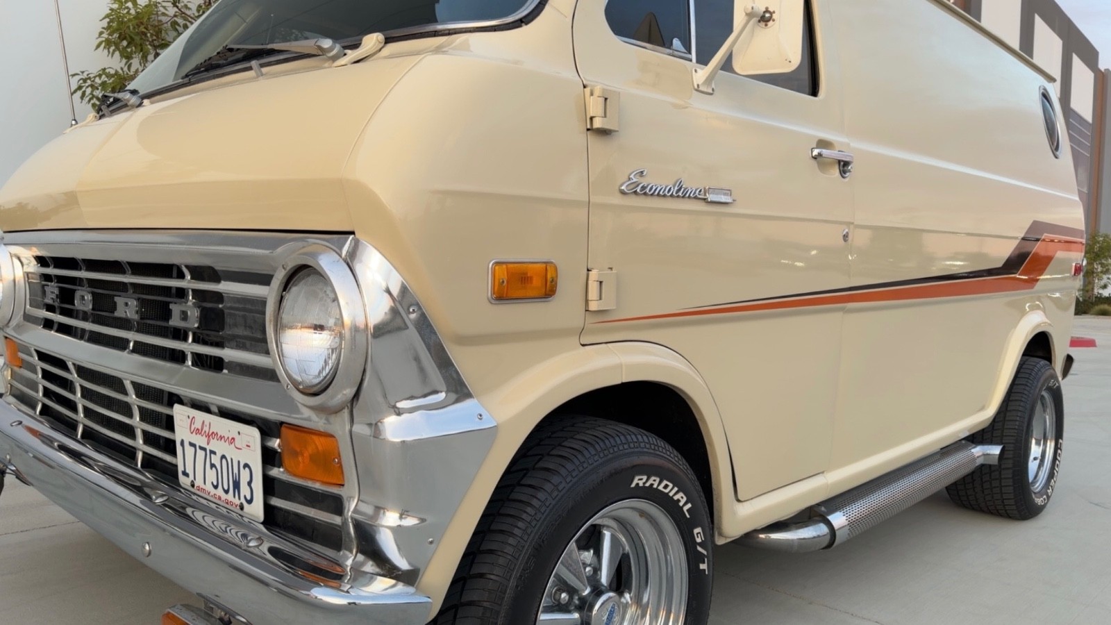 Ford-E-Series-Van-1973-Minivan-19