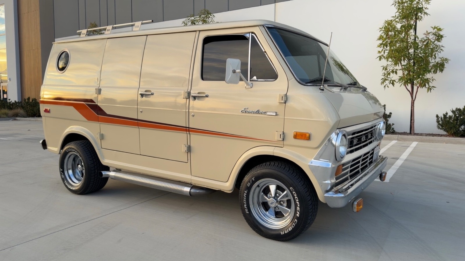 Ford-E-Series-Van-1973-Minivan-2